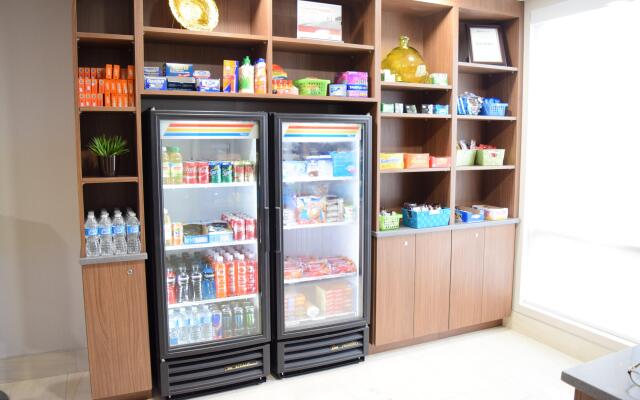 Holiday Inn Express Hotel & Suites West I 10 by IHG