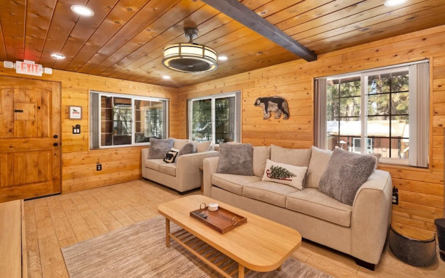 Lily's Bear Cabin #2544