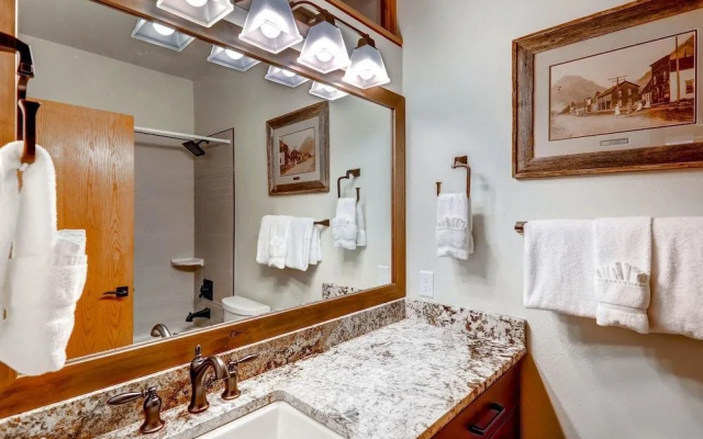 River Glen 106c 2 Bedroom Condo by RedAwning