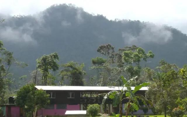 Hummingbird Guest Lodge & Hostel