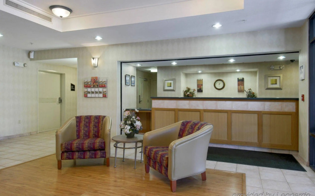 Red Roof Inn PLUS+ Tempe - Phoenix Airport