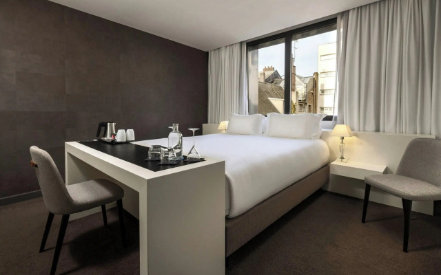 Hotel de Bourgtheroulde, Autograph Collection