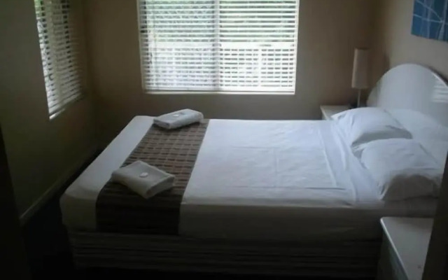 Budds Beach Apartments