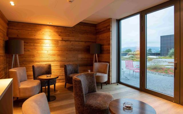 HOTEL illuster - Urban & Local