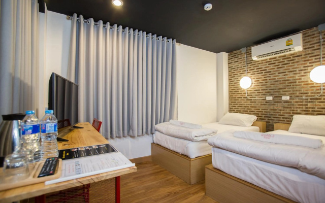 Give Me 5 Hostel – Guest Rooms – Chiang Mai