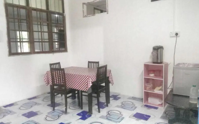 Merkang Guesthouse Pasir Puteh by OYO