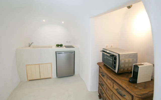 Morfi Cave House