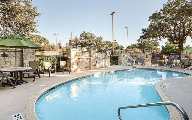 Comfort Suites San Antonio North - Stone Oak