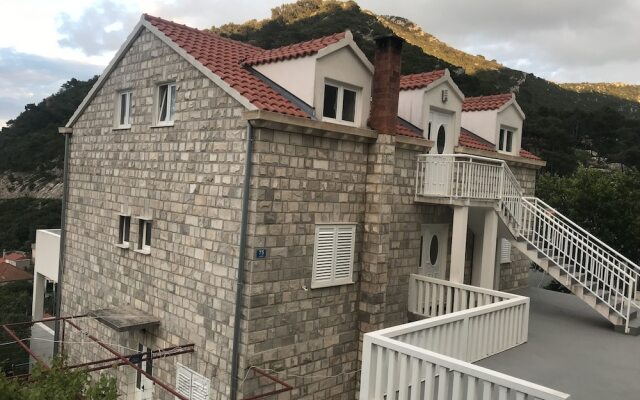 Comfortable 2 Bedroom Apartment