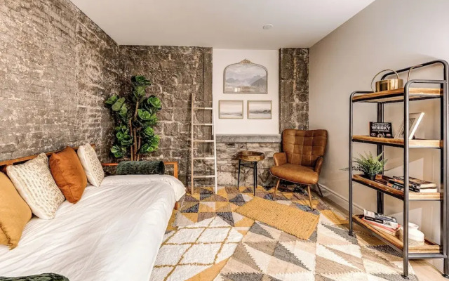 Bohemian Vieux Quebec Two Bedroom