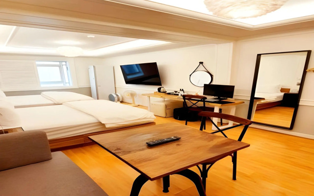 Uneed Hotel