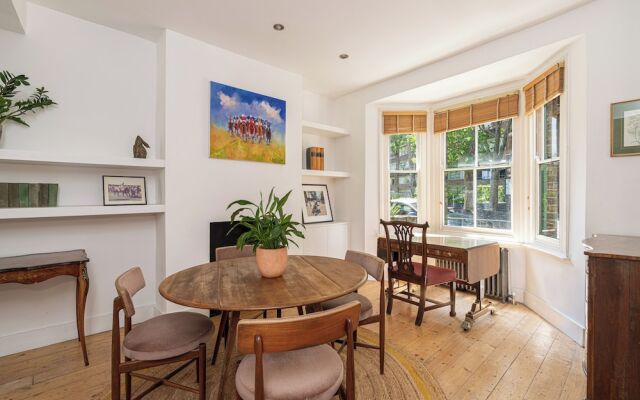 JOIVY Picturesque house with patio