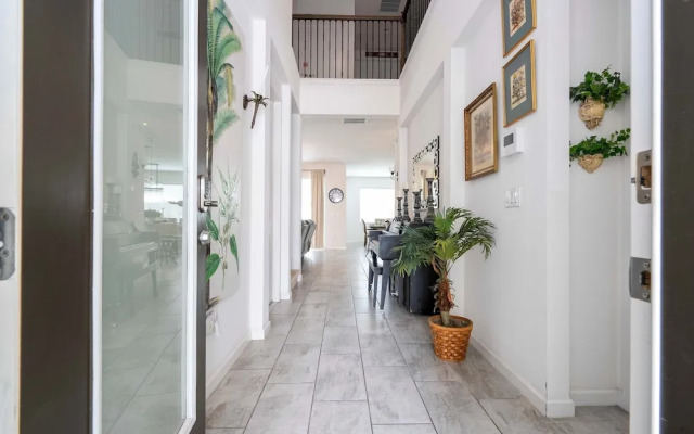 Spacious 6-bedroom Retreat Near Disney Parks