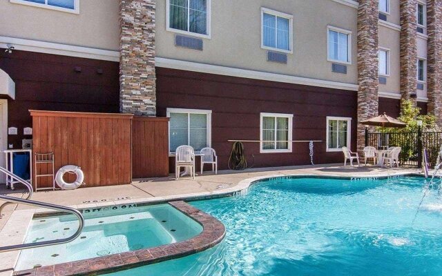 Red Roof Inn & Suites Longview