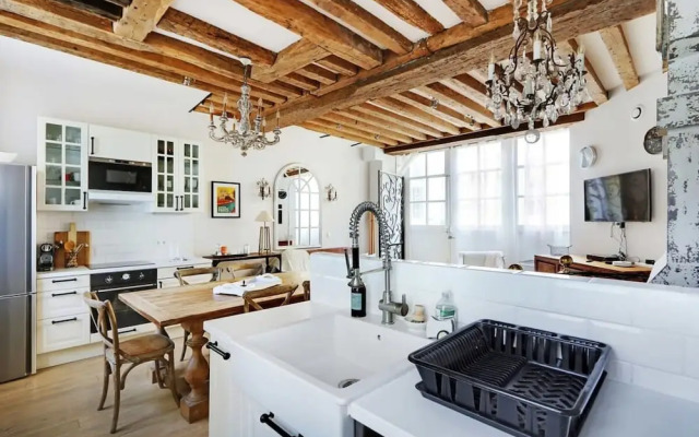 Classy Bourgeois Chic 2 Bedroom Apt in Le Marais