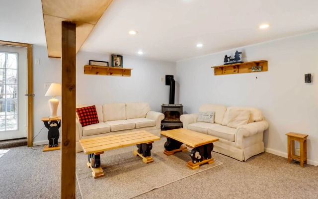 Spacious Pocono Lake House Near Skiing & Swimming!