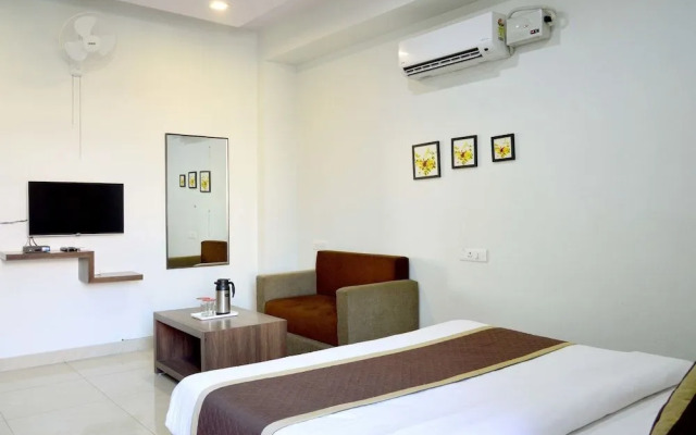 Oyo 6697 Hotel Green Lemon