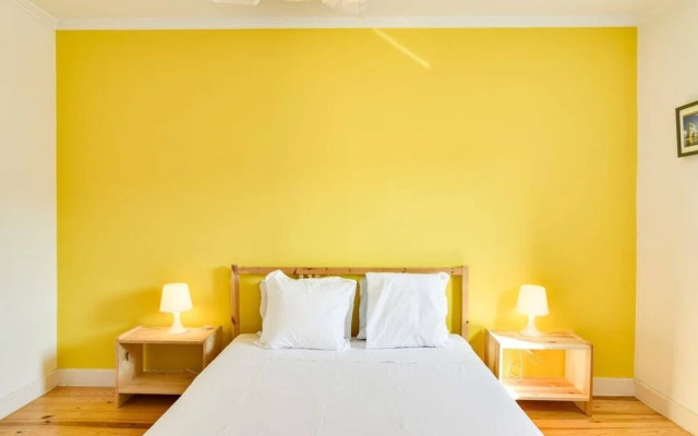 Amazing 3 Bdr Apartment w Lisbon View in Santos, Lisbon