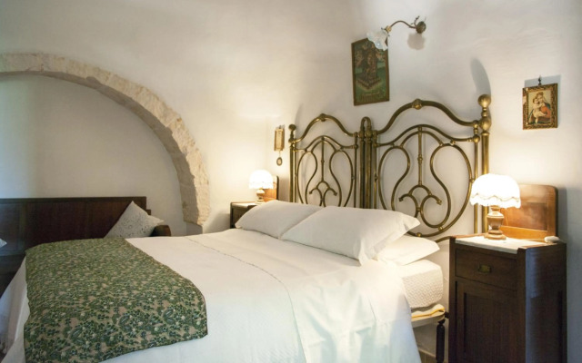 Trulli sul vignale in Masseria Santalachicca