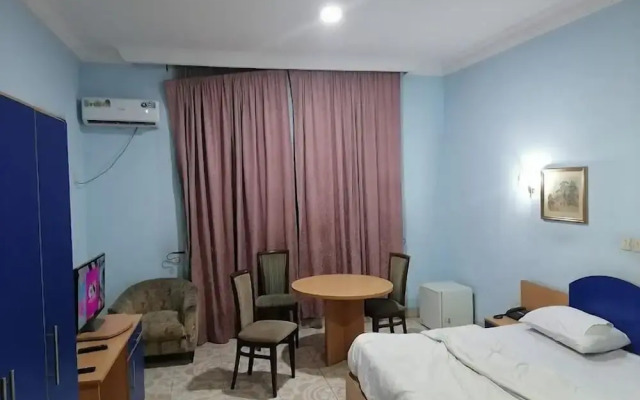 Royal Garden Hotel