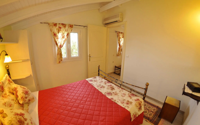 Mazis Apartments