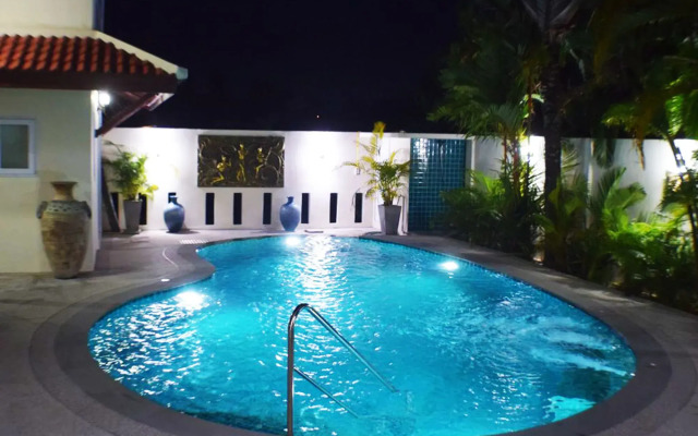 Luxury 5 Bed 5 Bath Villa
