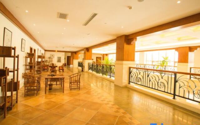 Qujing Longju Hotel (Zhanyi Passenger Terminal Branch)