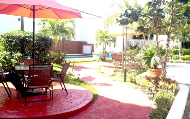 Hotel y Suites Los Encantos