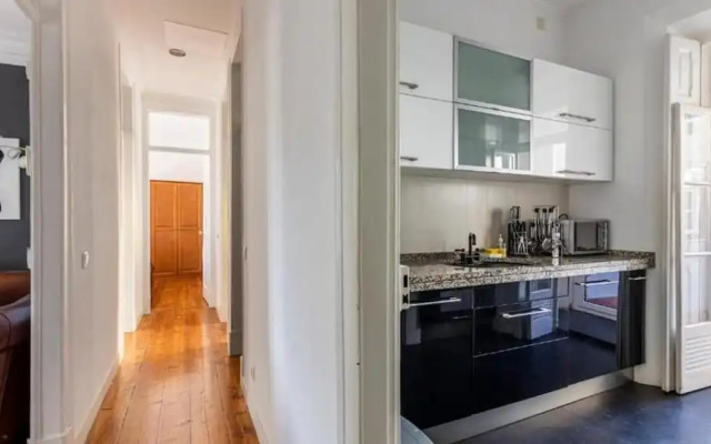 Modern 2-bed Apartment - Heart of Downtown Lisbon