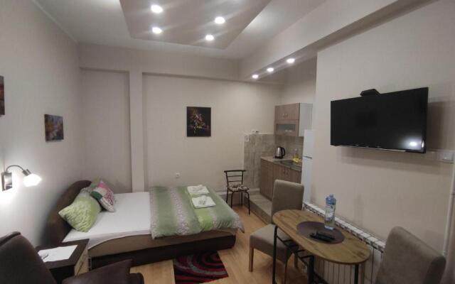 Hostel Apartments  Rooms Lug Mdl