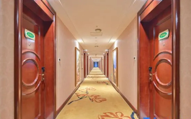 Vienna International Hotel (Rongcheng High Speed ​​Railway Station)