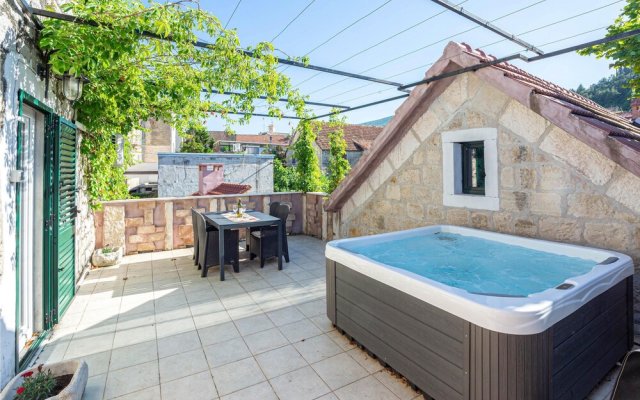 Beautiful Home in Sinj with Hot Tub, 4 Bedrooms & Outdoor Swimming Pool