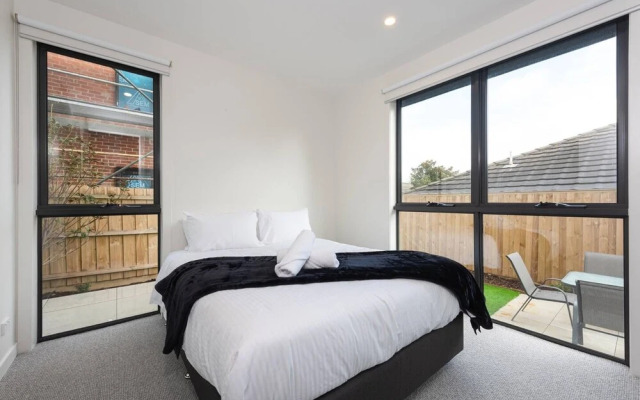 Stylish 3 Bedroom With Free Parking