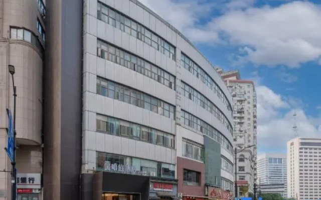 Waiting Hotel (Ruijin Hospital Dapuqiao Metro Station)