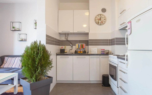 Violet Apartment