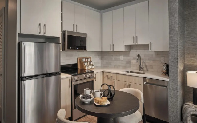 Luxury Apartments by Hyatus Center City