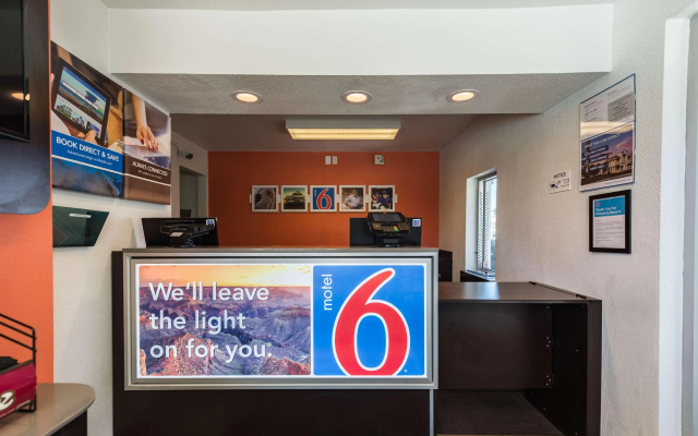 Motel 6 Reno - Virginia Plumb