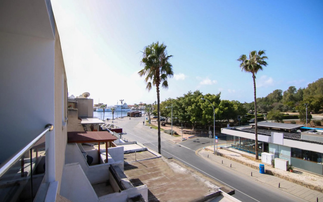 Phaedrus Living - Seaside Executive Flat Harbour 205