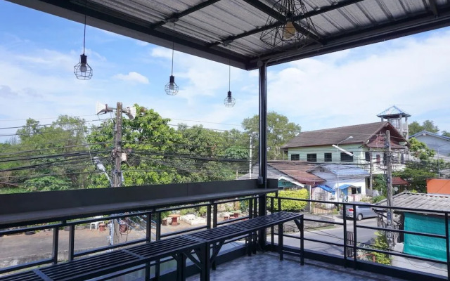 Near Beach Hostel - Adults Only