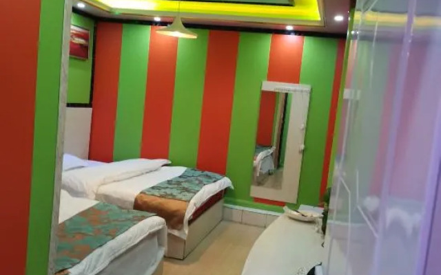 Guilin Lianhua Hotel (Guilin Department Store Xiangshan Park Branch)