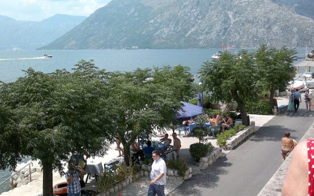 Apartment and Rooms Antun