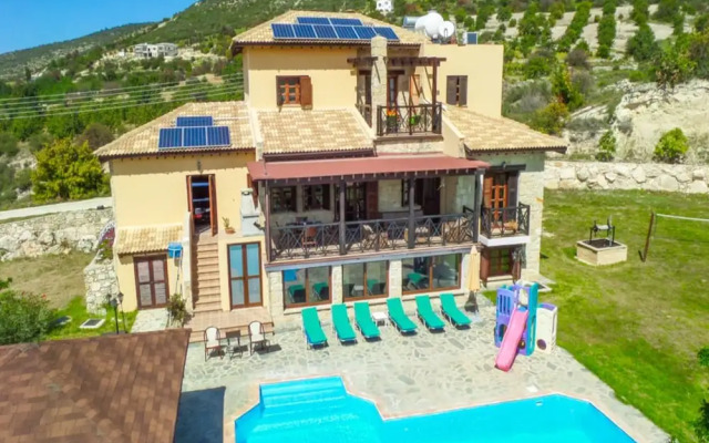 Villa River View in Peristerona
