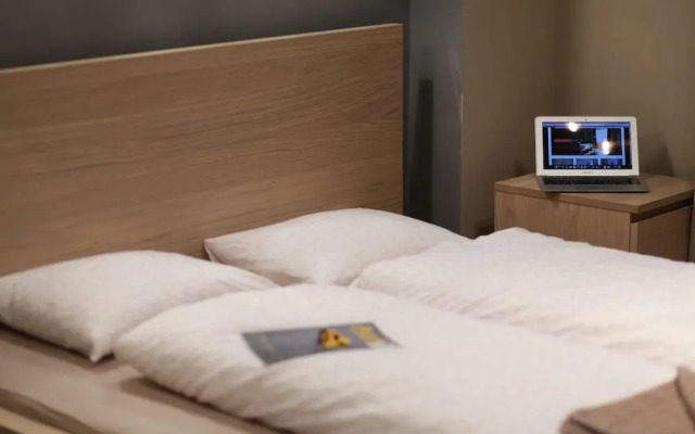 d.Five City Studio Régi Posta