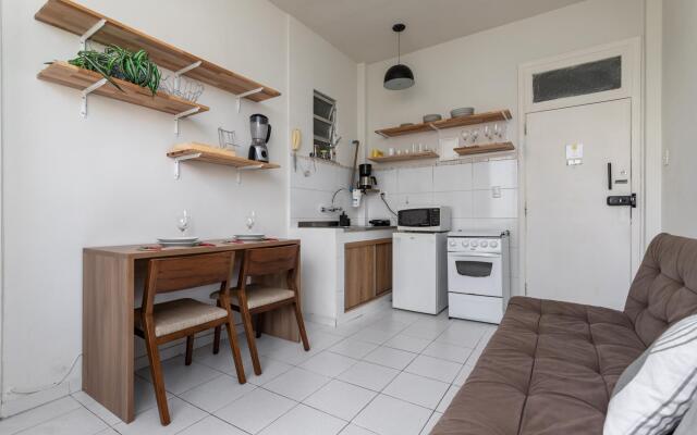 2 pax two blocks from the beach | VP604 Z1