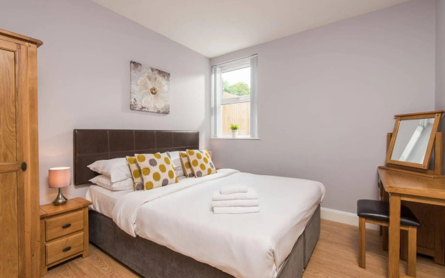 Giant Serviced Apartments