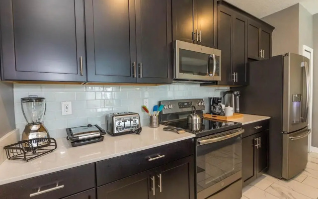 8924 SD - Luxury 4BR Townhome: Private Pool