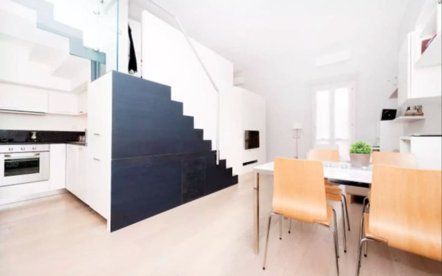 Modern and Beautiful 2 bed Flat Near the Colosseum