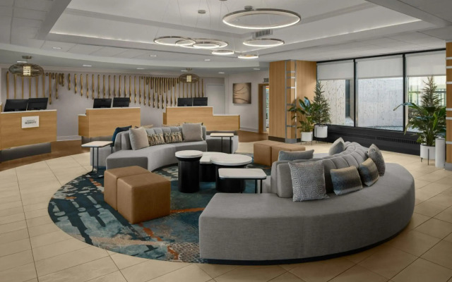 Sheraton Milwaukee Brookfield Hotel