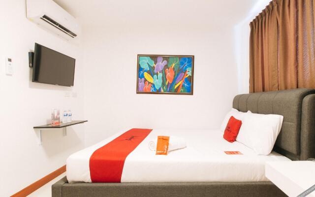RedDoorz Plus Park-Lay Suites Kidapawan City