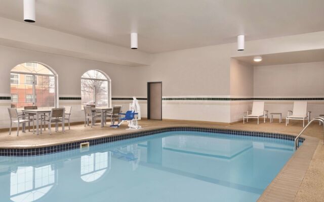 Country Inn & Suites by Radisson, Merrillville, IN